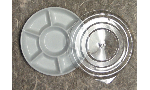 Round Ceramic Palette With Clear Cover and 7 Wells - 7 1/4" x 1 1/4"